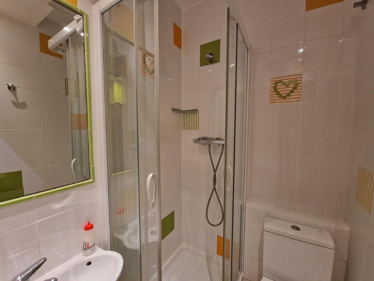 Pension Izar Bat Guesthouse San Sebastián Zewnętrze zdjęcie