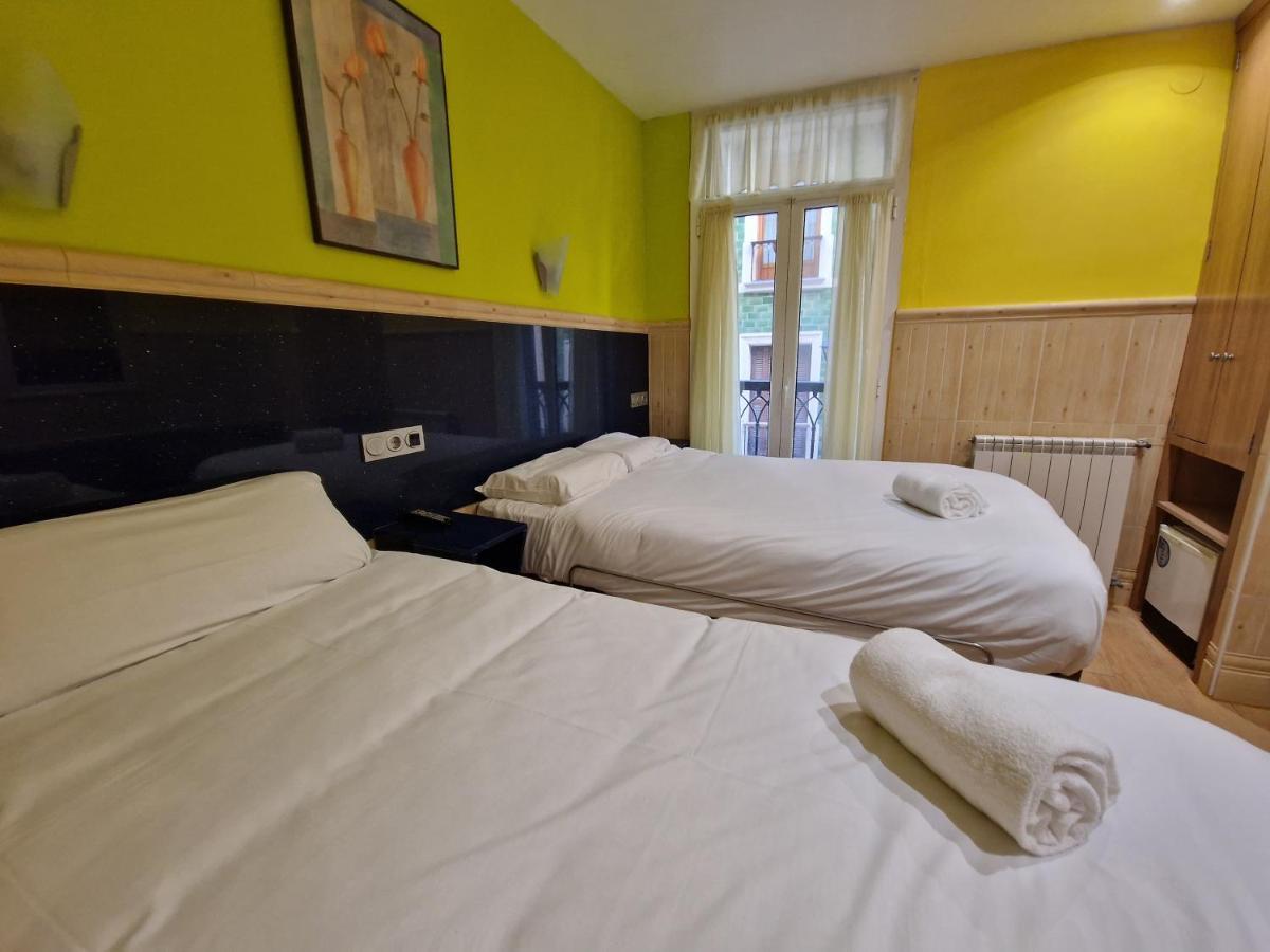 Pension Izar Bat Guesthouse San Sebastián Zewnętrze zdjęcie