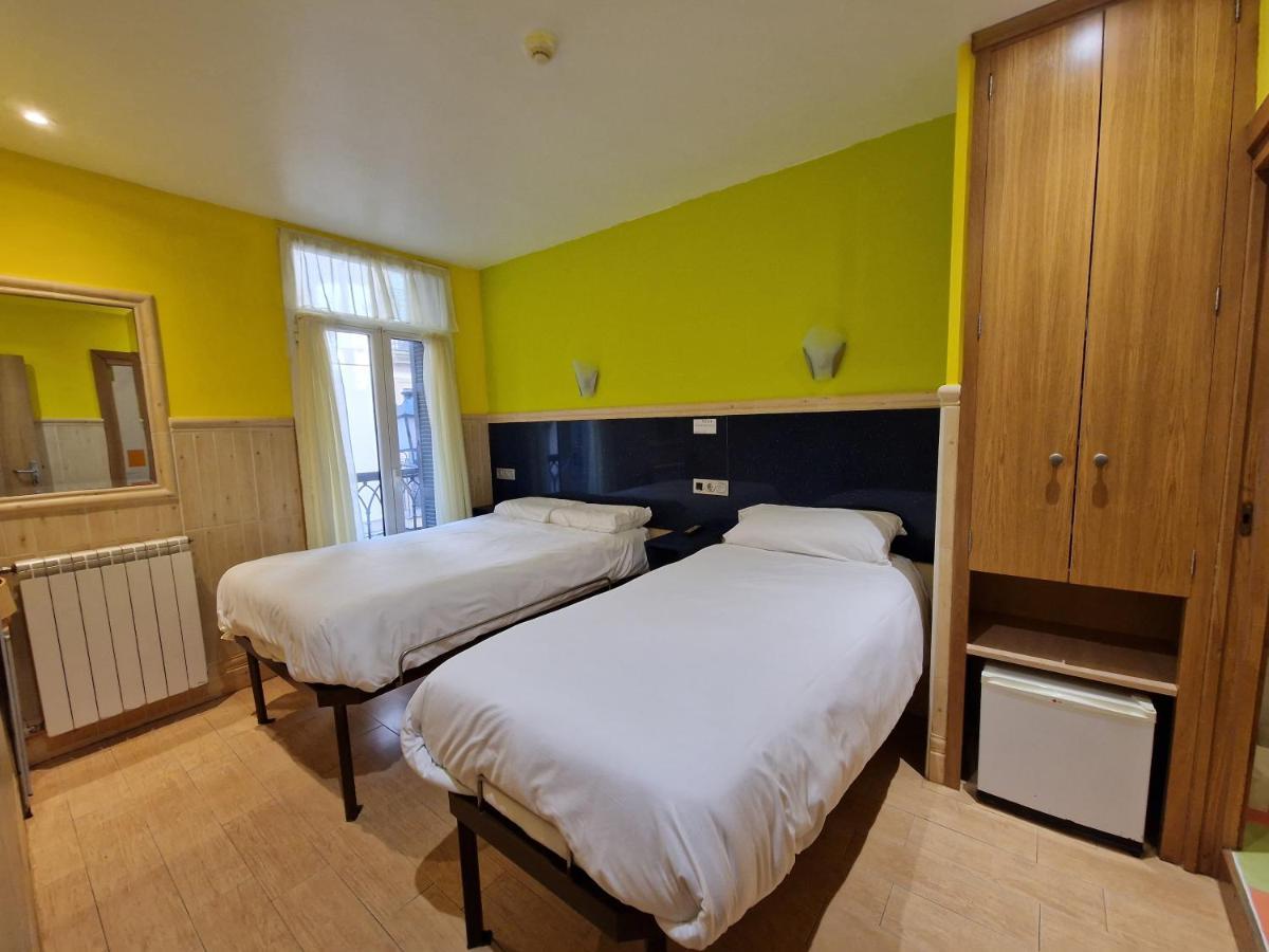 Pension Izar Bat Guesthouse San Sebastián Zewnętrze zdjęcie